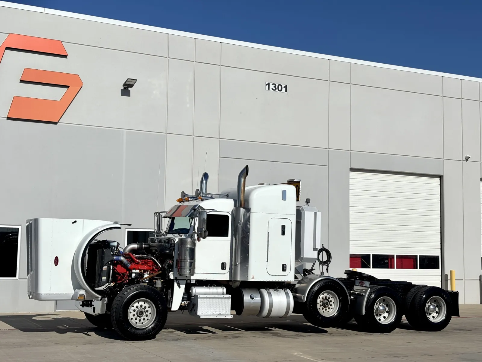 2017 Peterbilt 389 - image 10