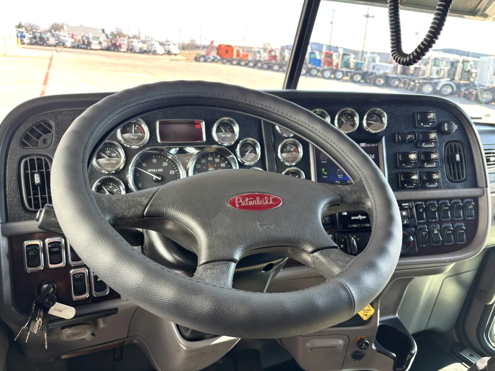 2017 Peterbilt 389 - image 16