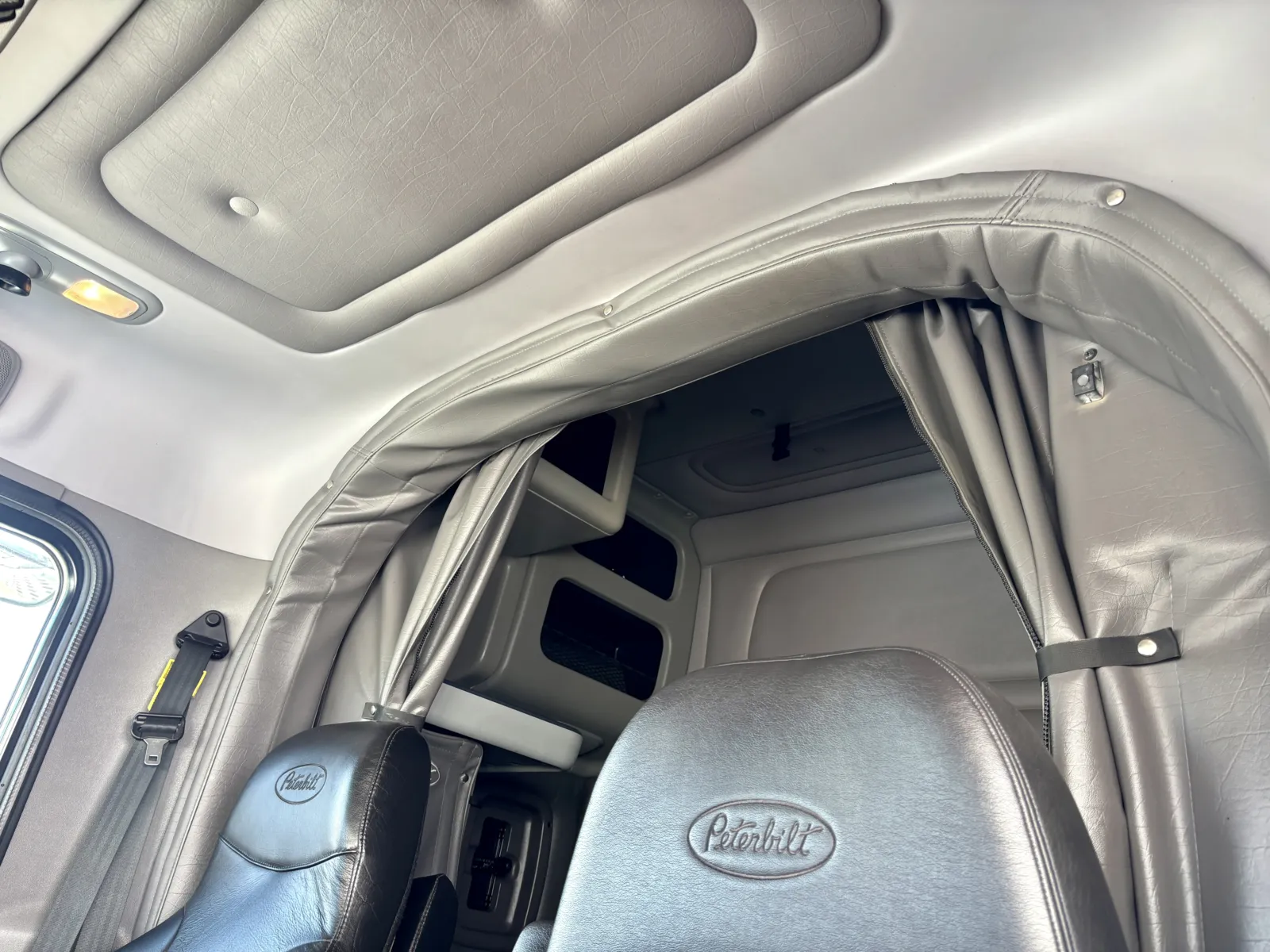 2017 Peterbilt 389 - image 20