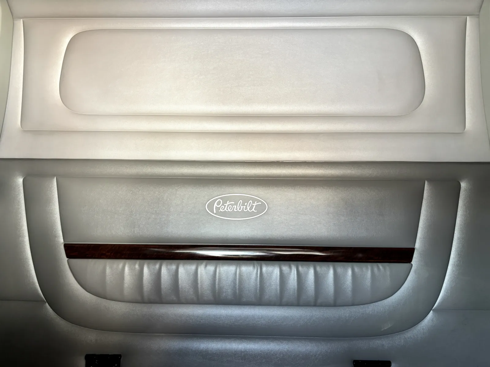 2017 Peterbilt 389 - image 23