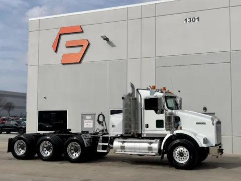 2007 KENWORTH T800 for sale in Hutchins, TX