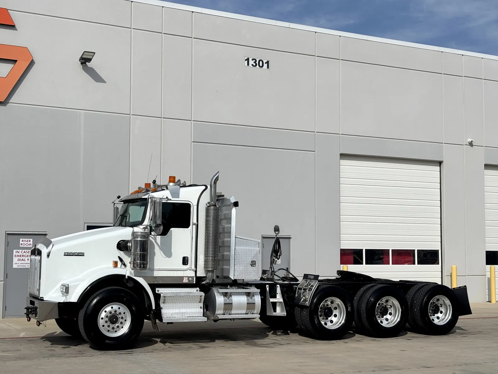 2007 Kenworth T800 - image 2