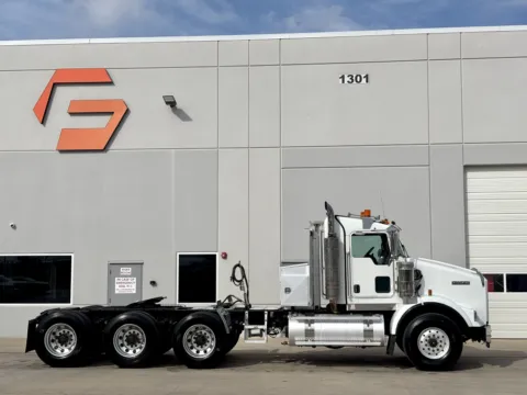 Another view of 2007 KENWORTH T800 for sale in Hutchins, TX at Forge Truck Centers - Texas