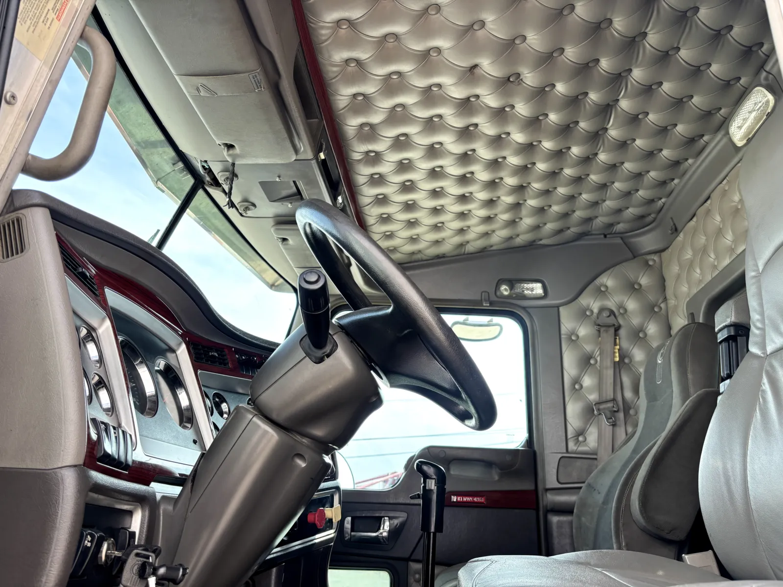 2007 Kenworth T800 - image 14