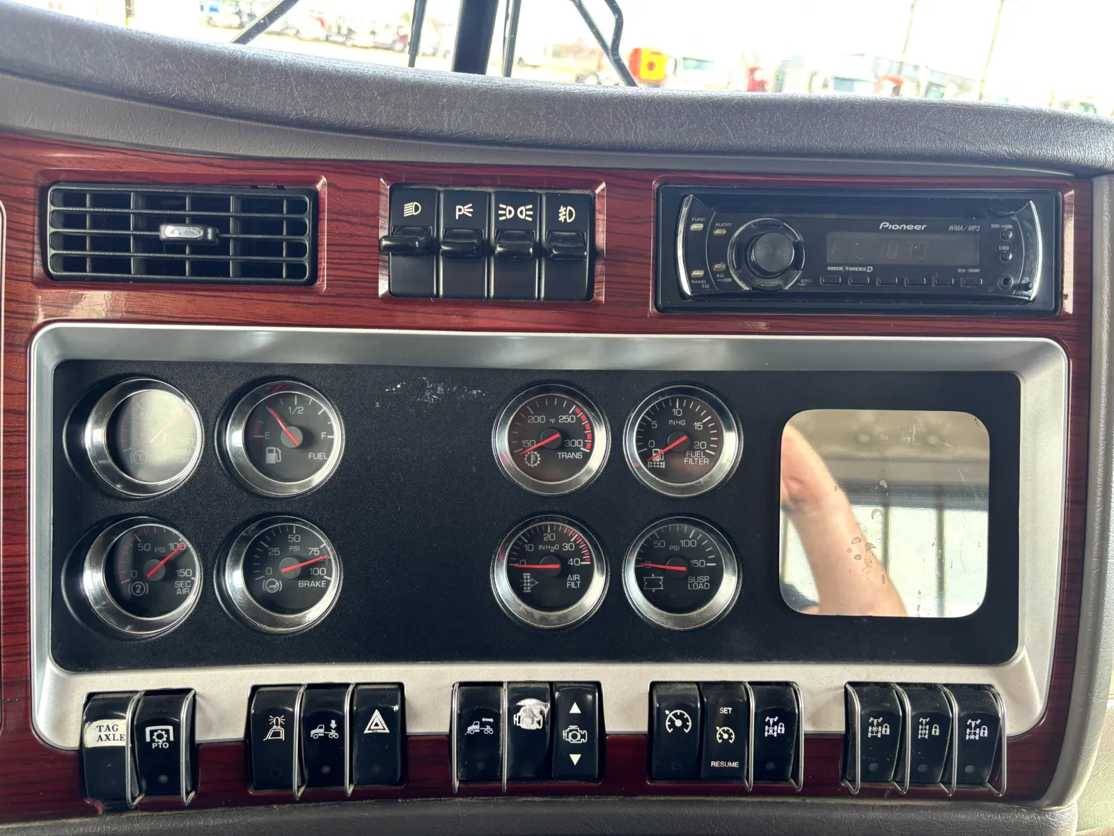 2007 Kenworth T800 - image 17