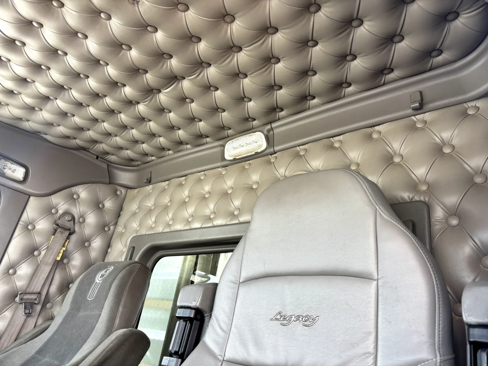 2007 Kenworth T800 - image 19