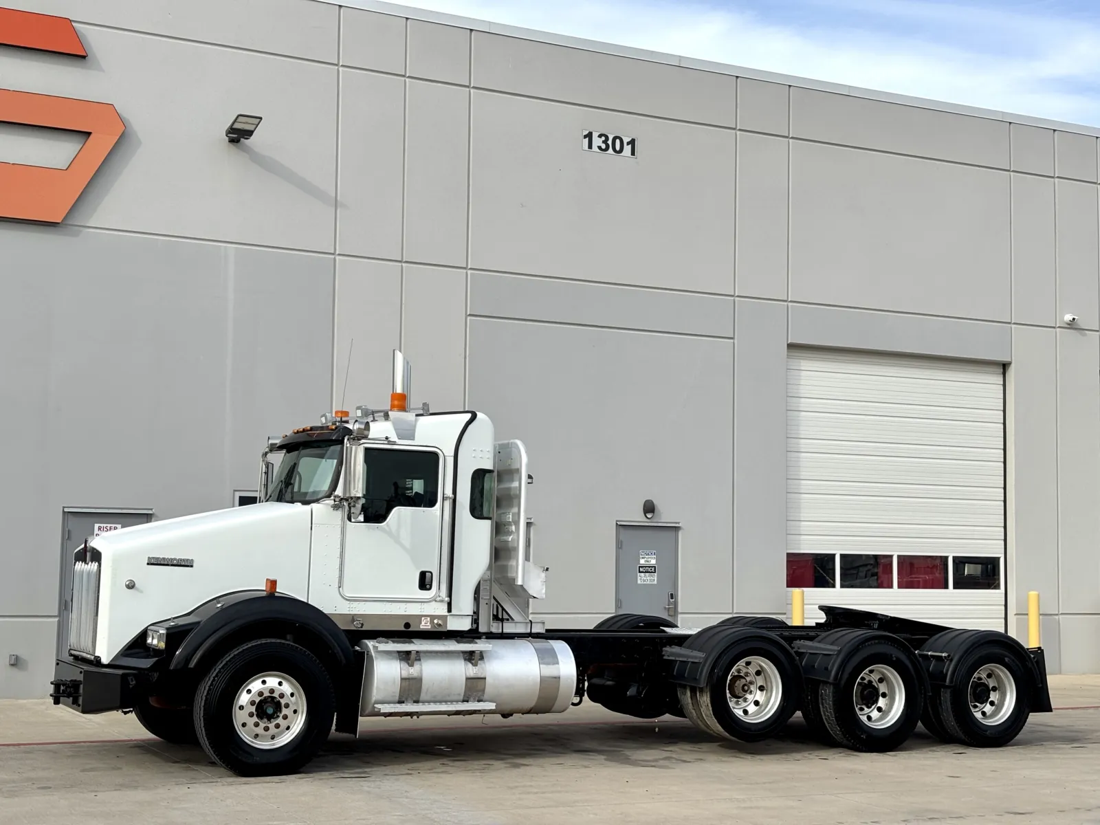 2009 Kenworth T800 - image 2