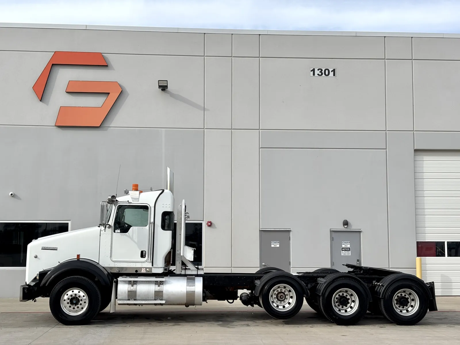 2009 Kenworth T800 - image 4
