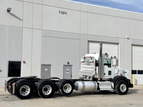 More photos of 2009 KENWORTH T800 at Forge Truck Centers - Texas, TX