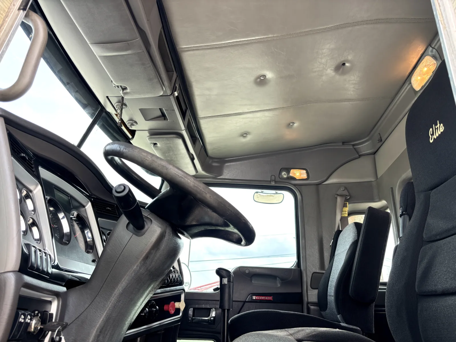 2009 Kenworth T800 - image 14