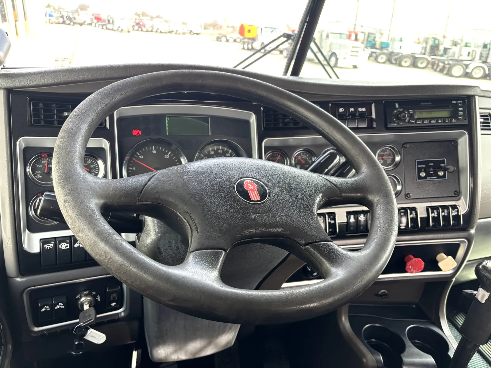 2009 Kenworth T800 - image 16