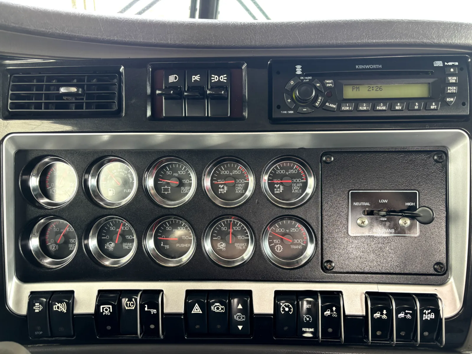 2009 Kenworth T800 - image 18