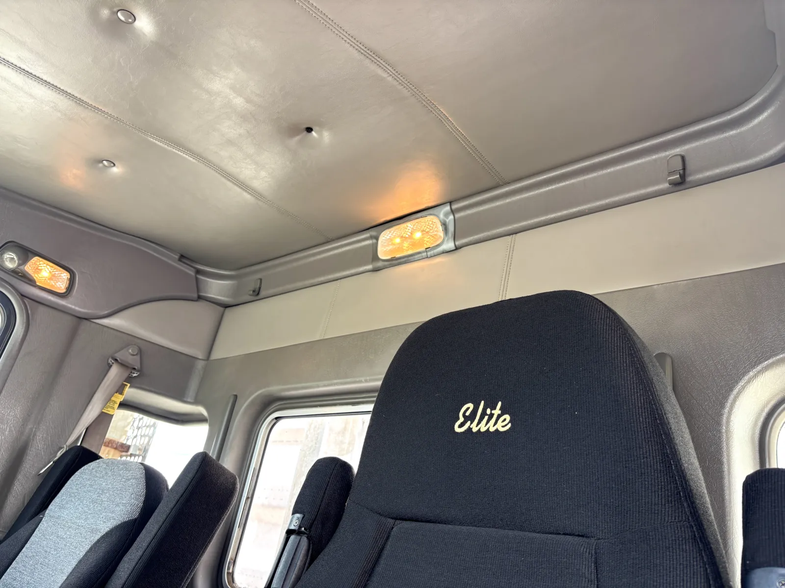 2009 Kenworth T800 - image 20