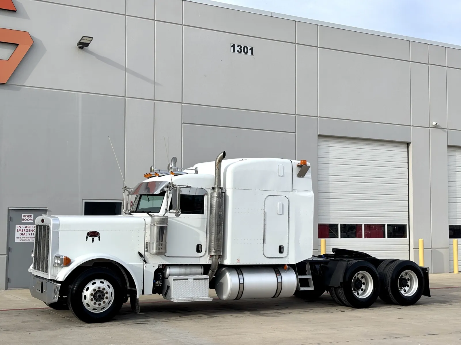 2006 Peterbilt - image 2