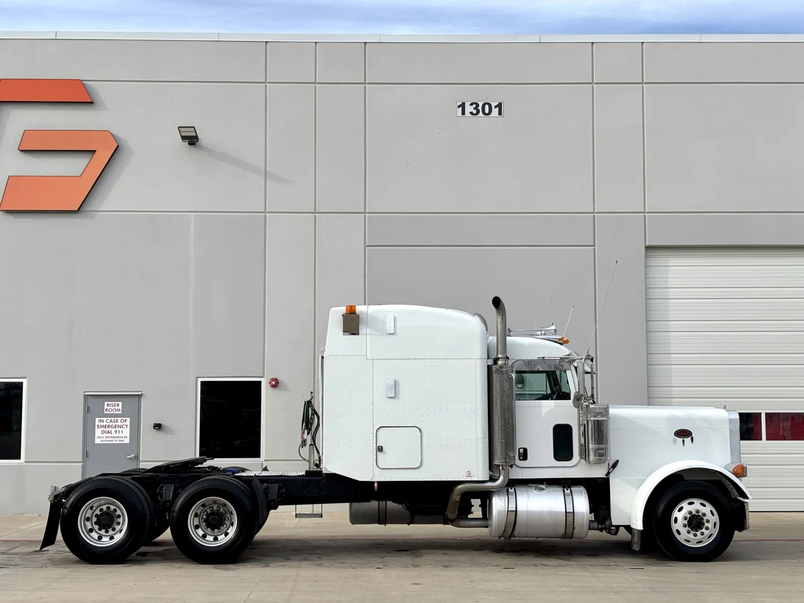 2006 Peterbilt - image 3