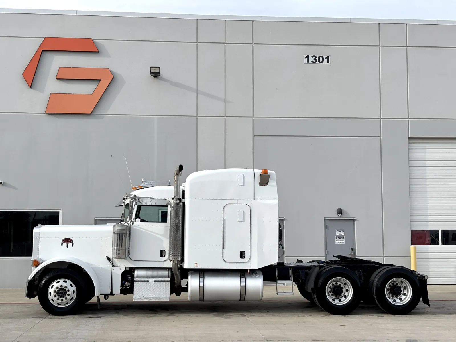 2006 Peterbilt - image 4