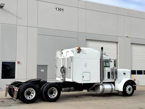 More photos of 2006 PETERBILT 379 at Forge Truck Centers - Texas, TX