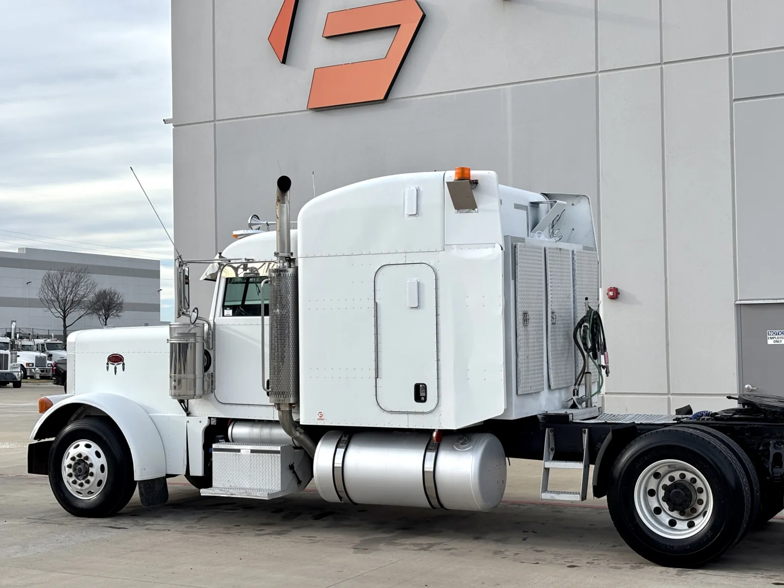 2006 Peterbilt - image 8