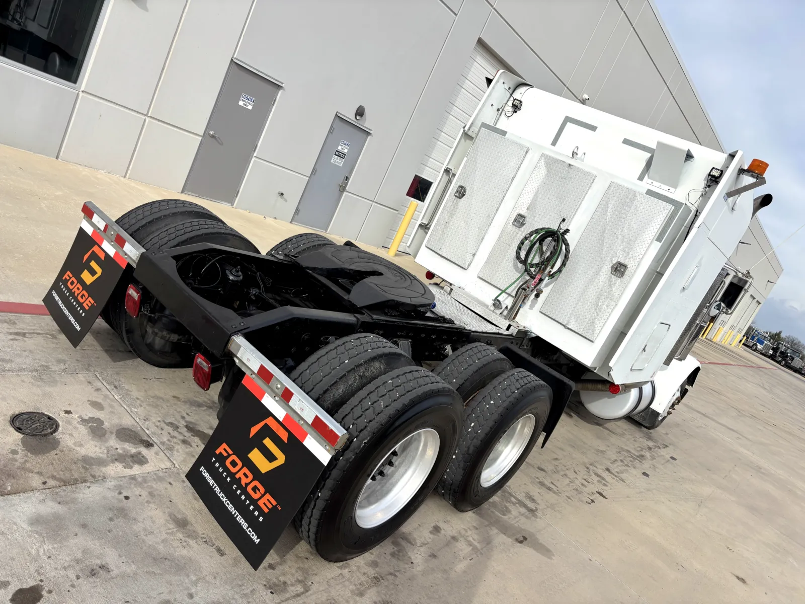 2006 Peterbilt - image 11