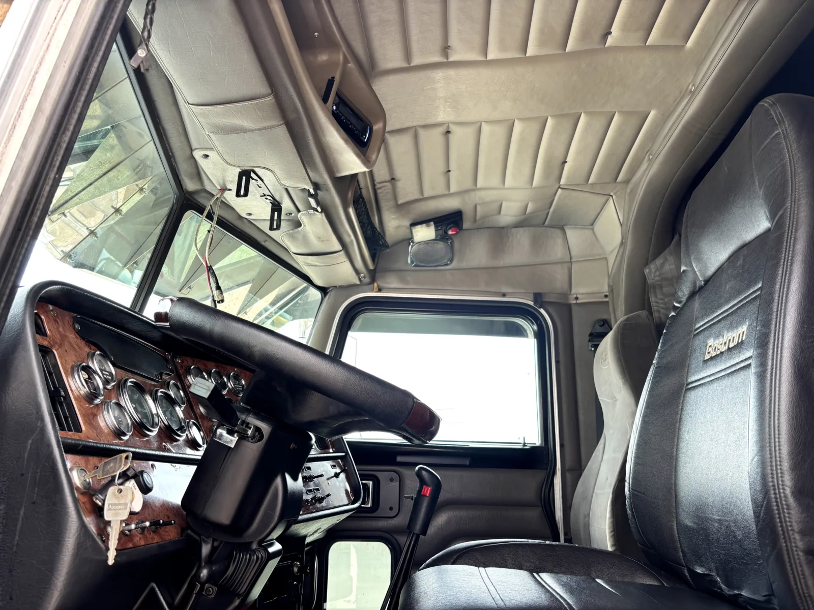 2006 Peterbilt - image 14