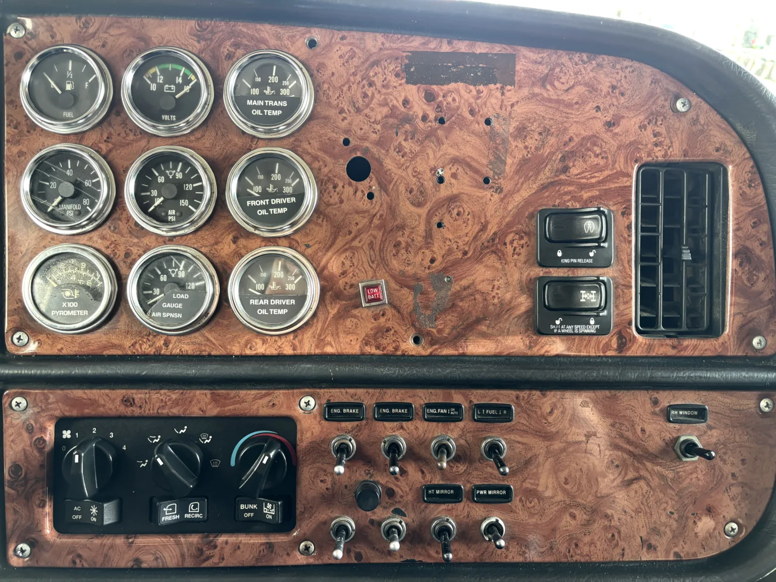 2006 Peterbilt - image 18