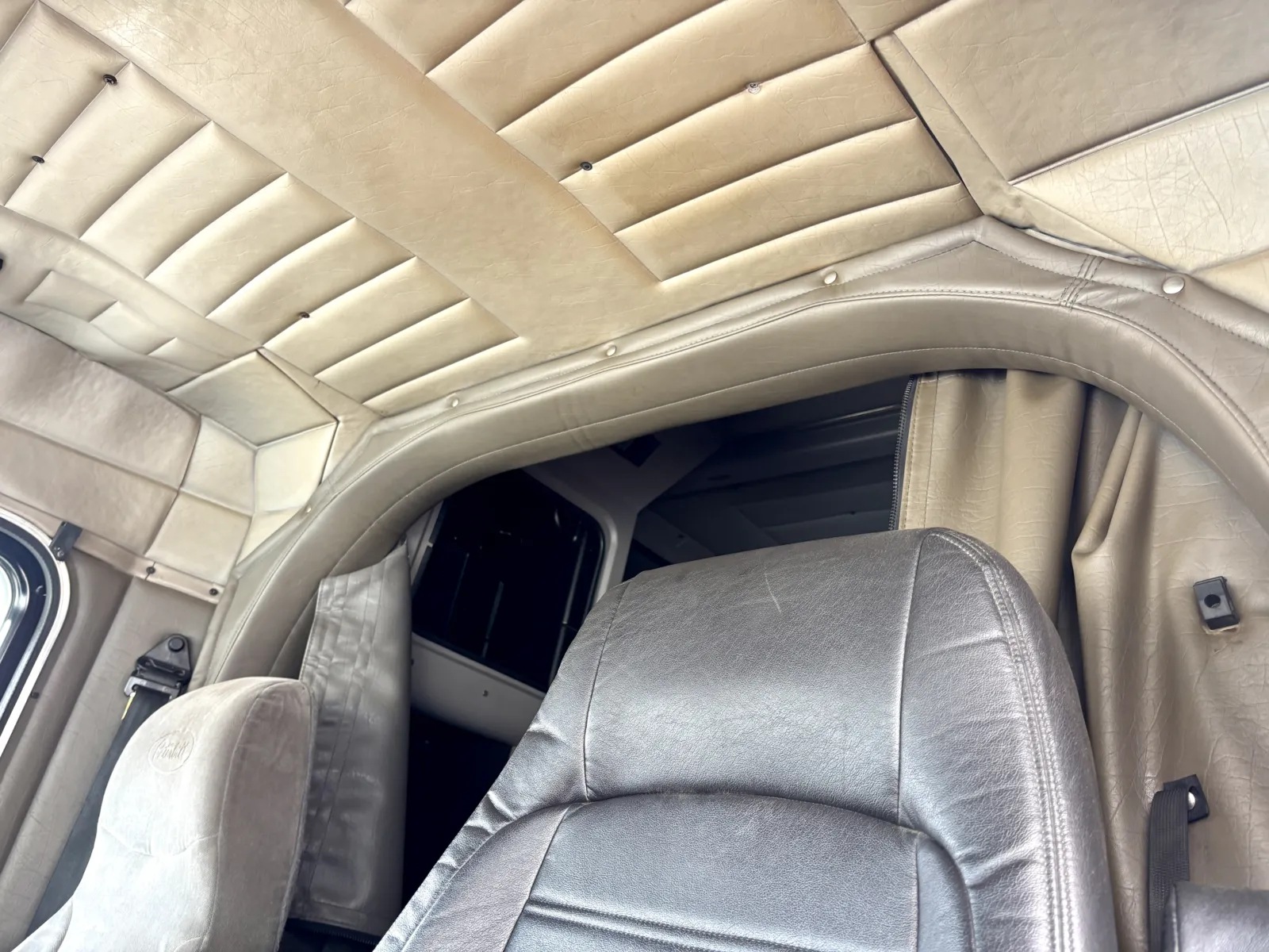 2006 Peterbilt - image 20