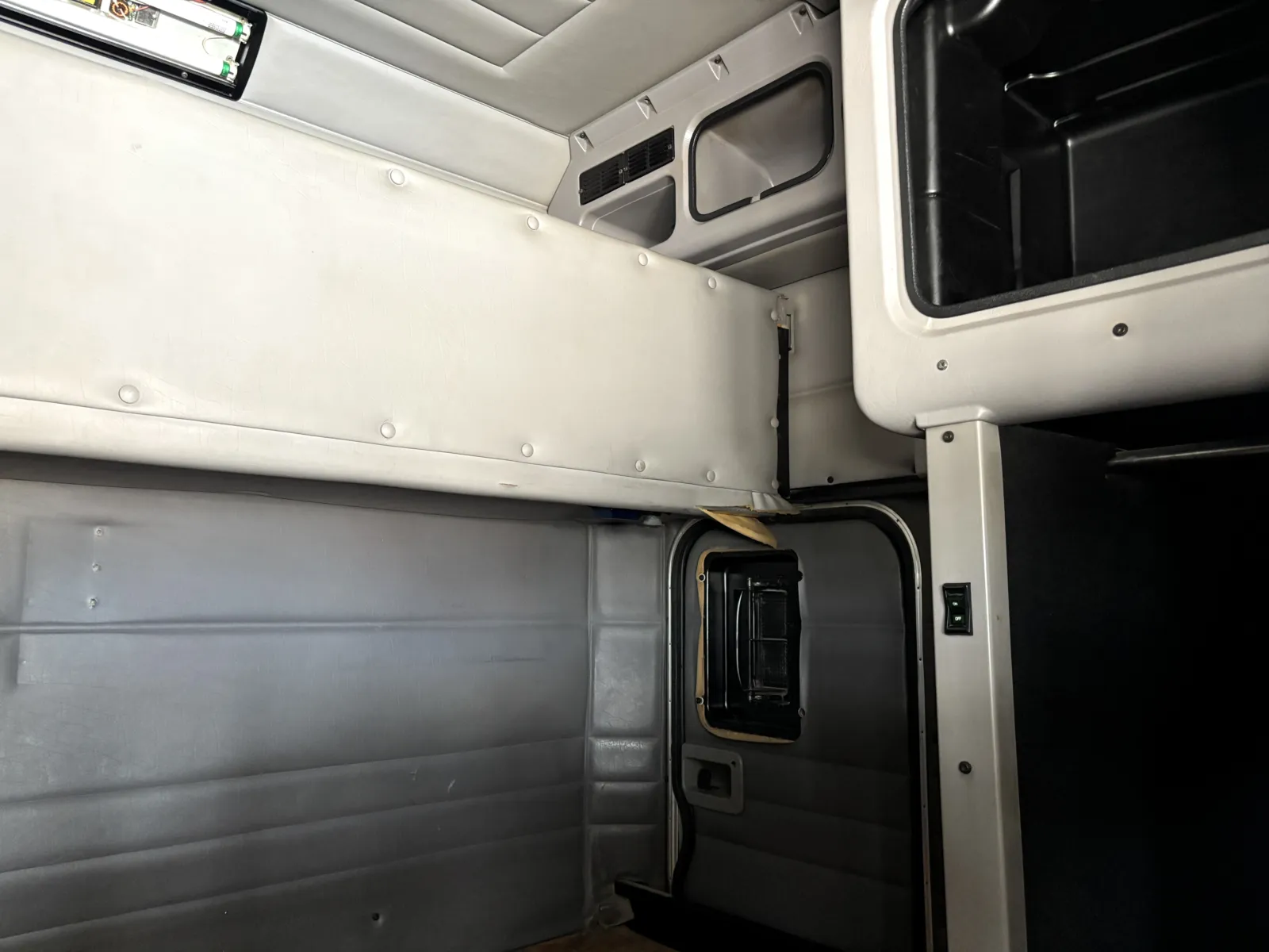 2006 Peterbilt - image 23