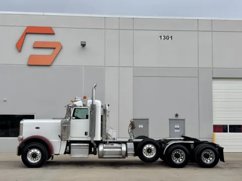 More photos of 2017 PETERBILT 389 at Forge Truck Centers - Texas, TX