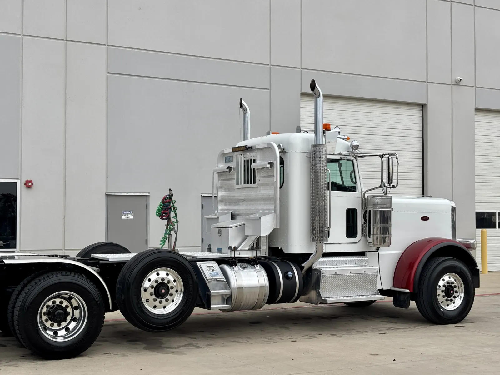 2017 Peterbilt 389 - image 7