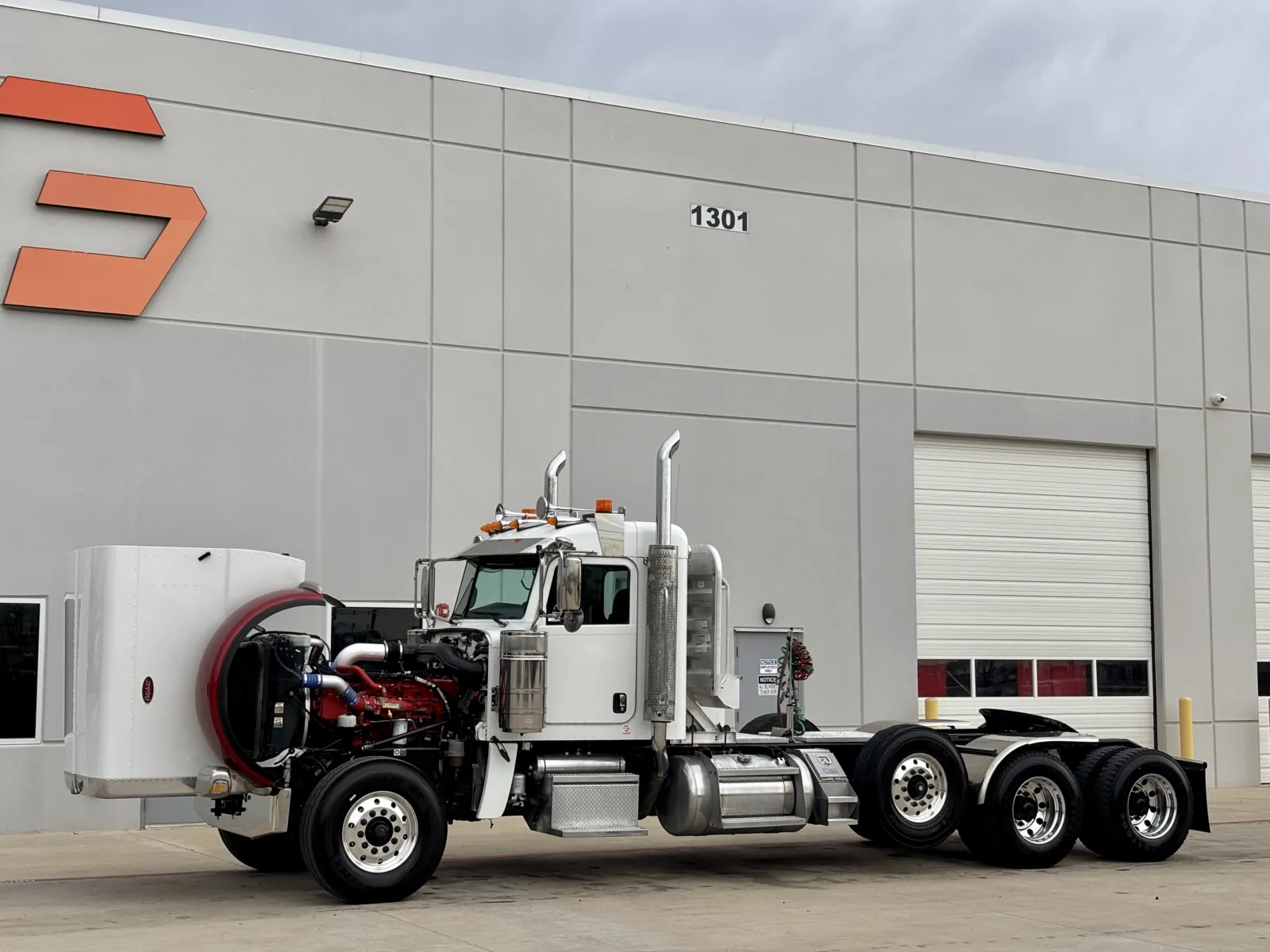 2017 Peterbilt 389 - image 10