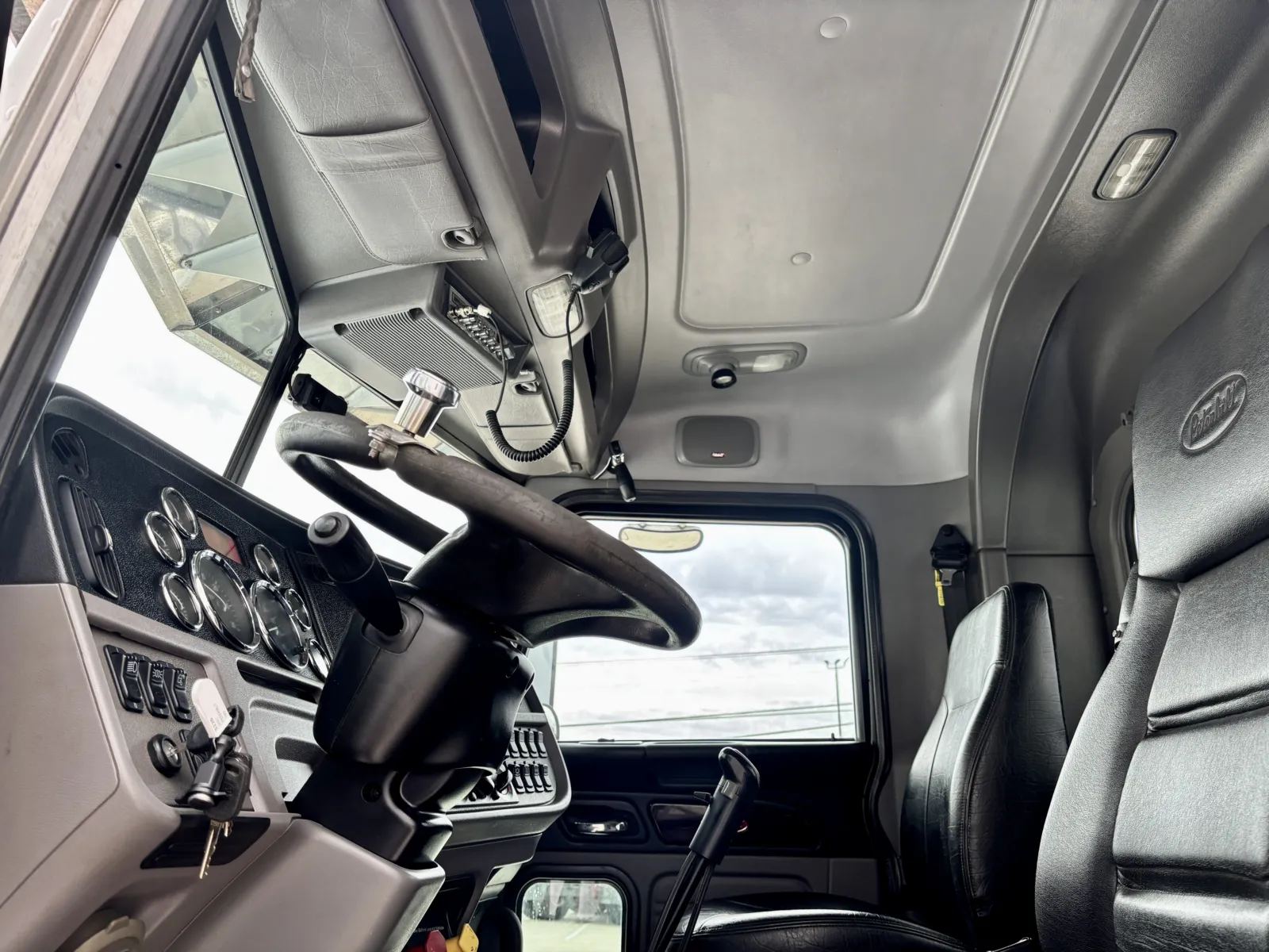 2017 Peterbilt 389 - image 14