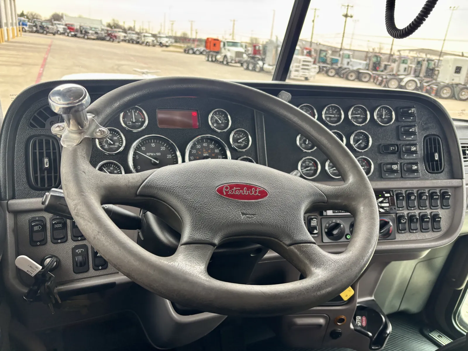 2017 Peterbilt 389 - image 16
