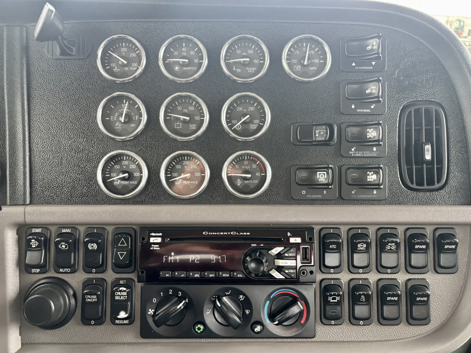 2017 Peterbilt 389 - image 18