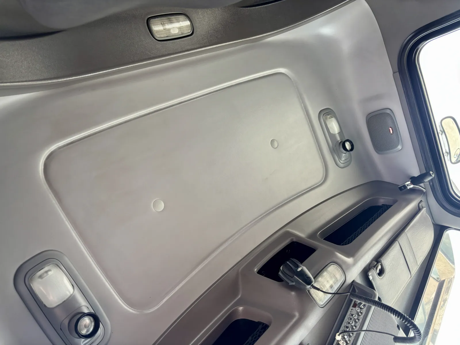 2017 Peterbilt 389 - image 20