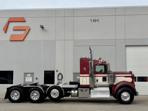 Another view of 2014 KENWORTH W900 for sale in Hutchins, TX at Forge Truck Centers - Texas