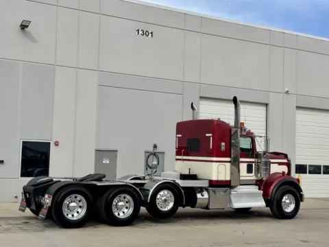 More photos of 2014 KENWORTH W900 at Forge Truck Centers - Texas, TX