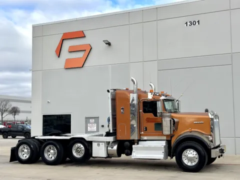 2012 KENWORTH W900 for sale in Hutchins, TX