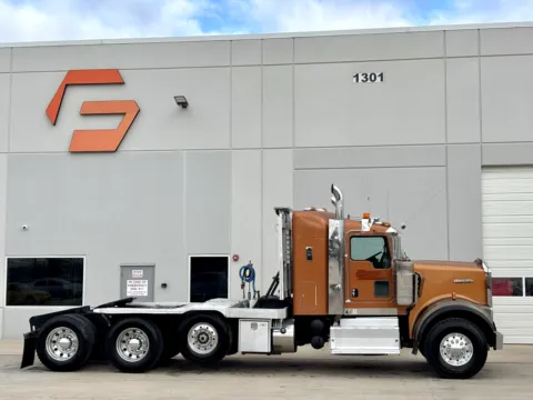 Another view of 2012 KENWORTH W900 for sale in Hutchins, TX at Forge Truck Centers - Texas