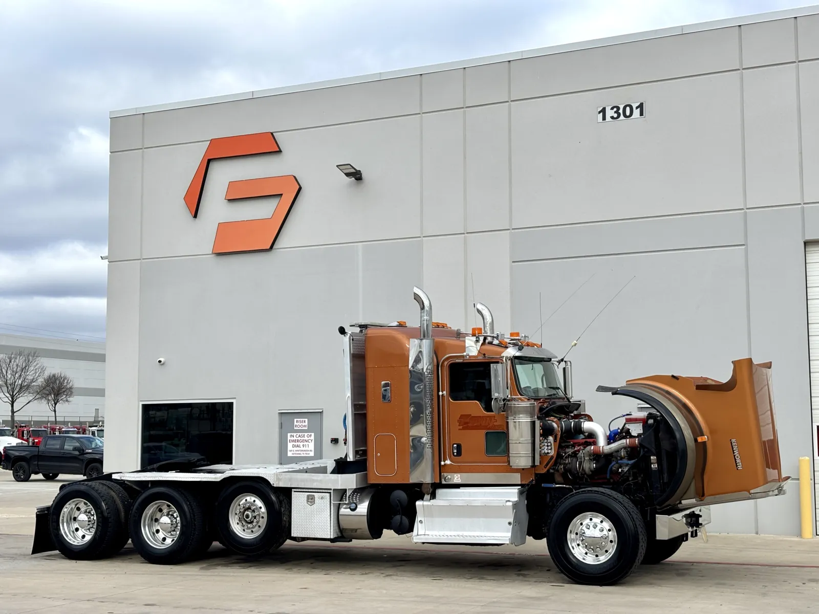 2012 Kenworth W900 - image 9