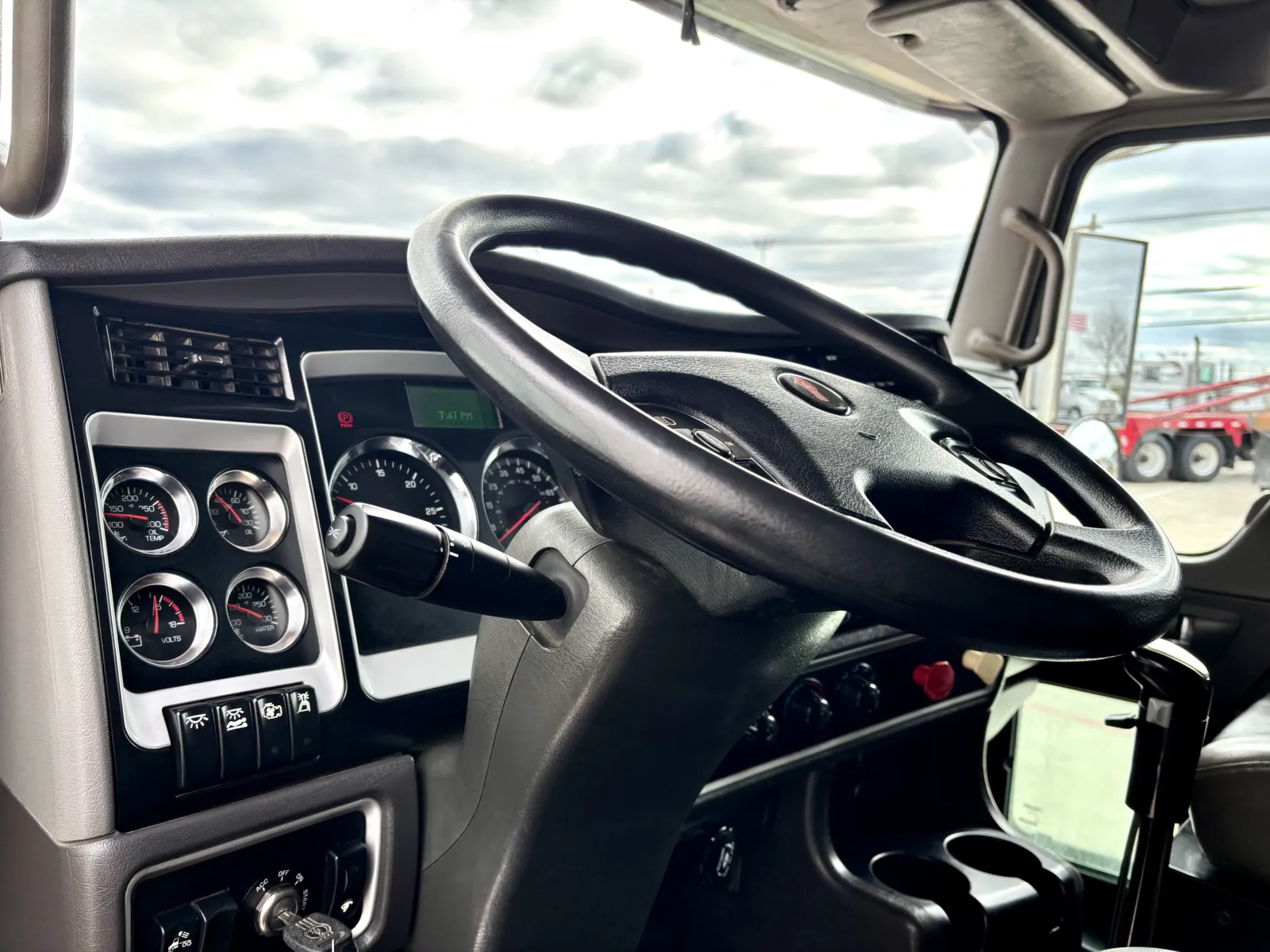 2012 Kenworth W900 - image 15