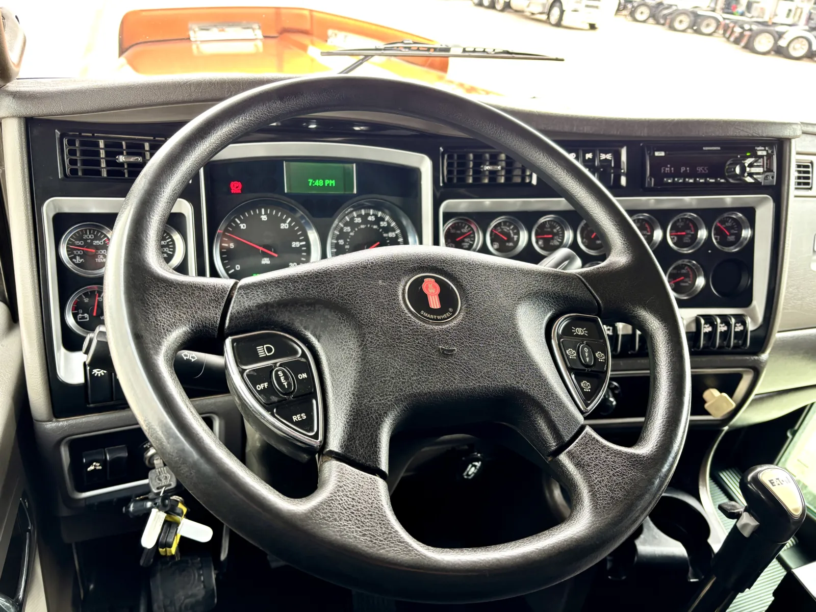 2012 Kenworth W900 - image 16