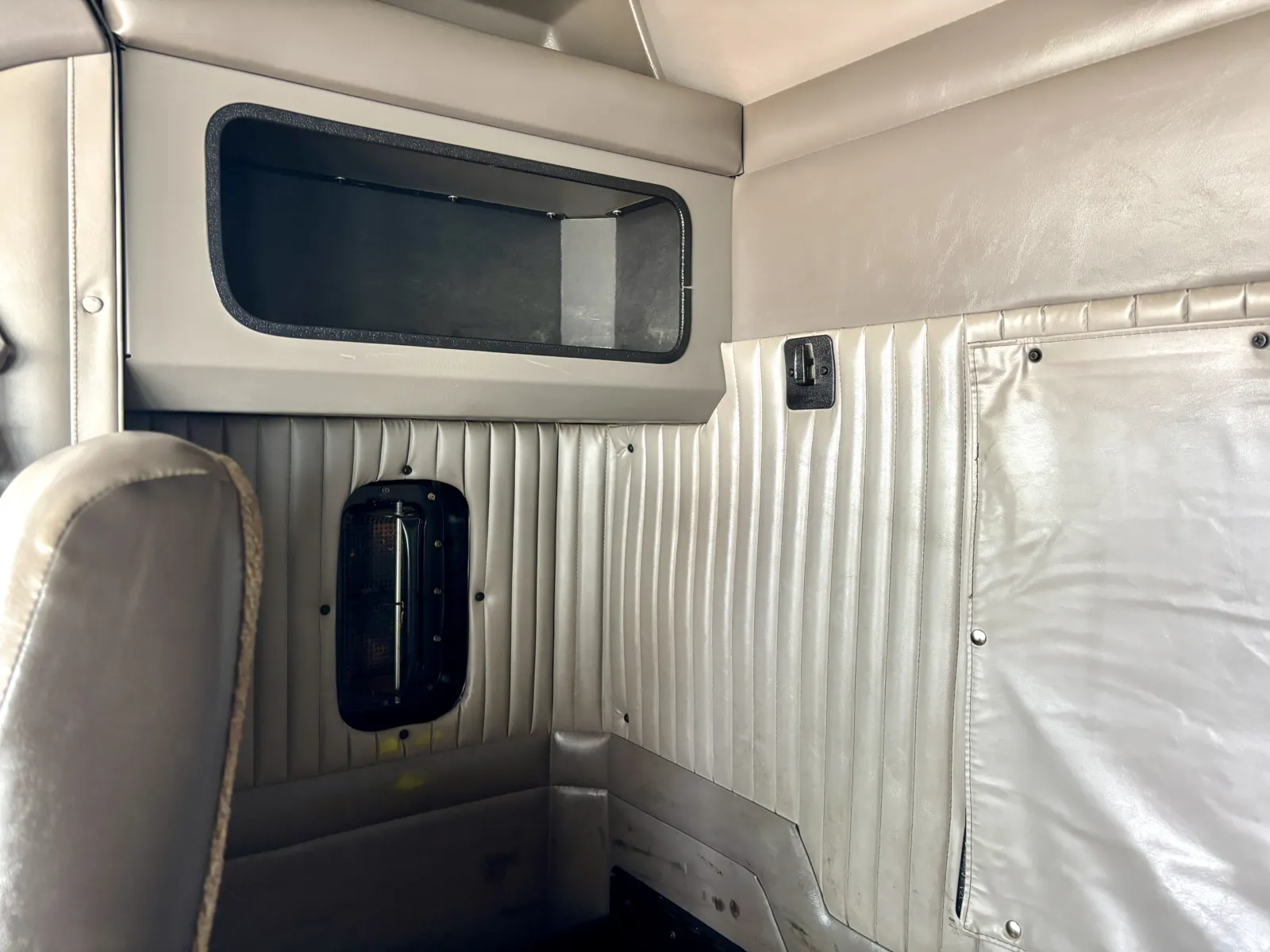 2012 Kenworth W900 - image 22