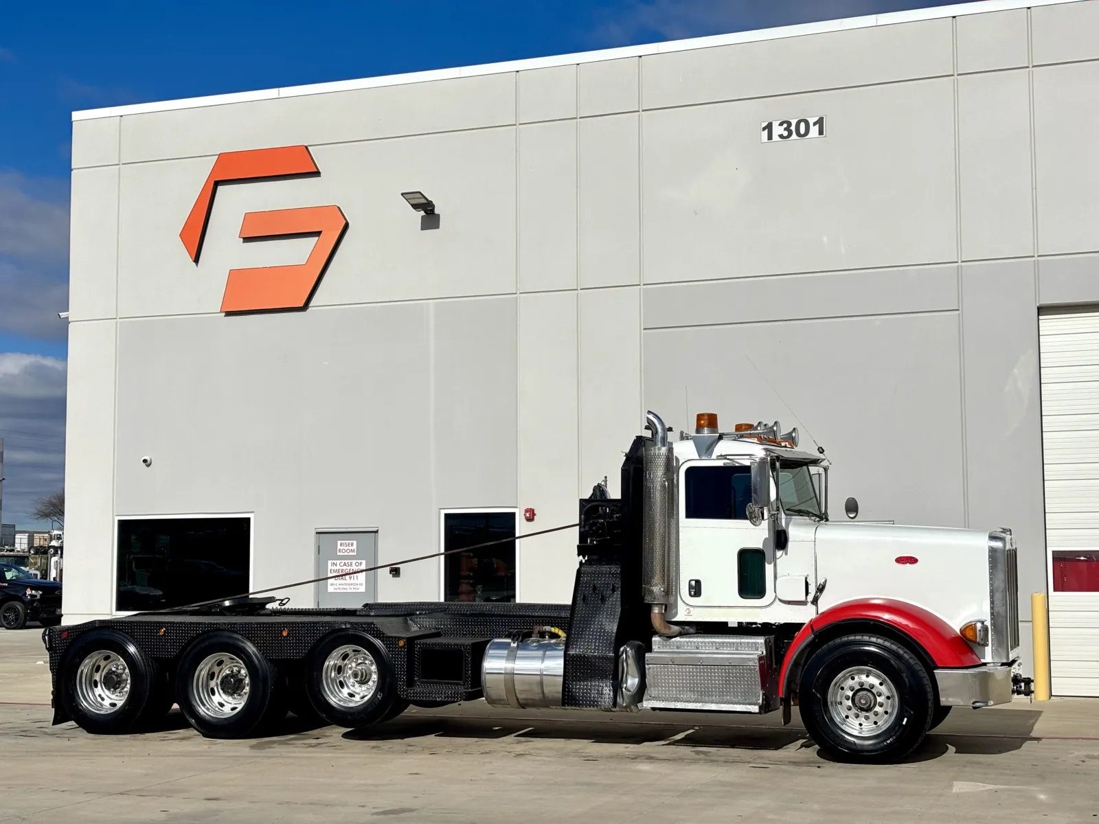 2012 Peterbilt - image 1