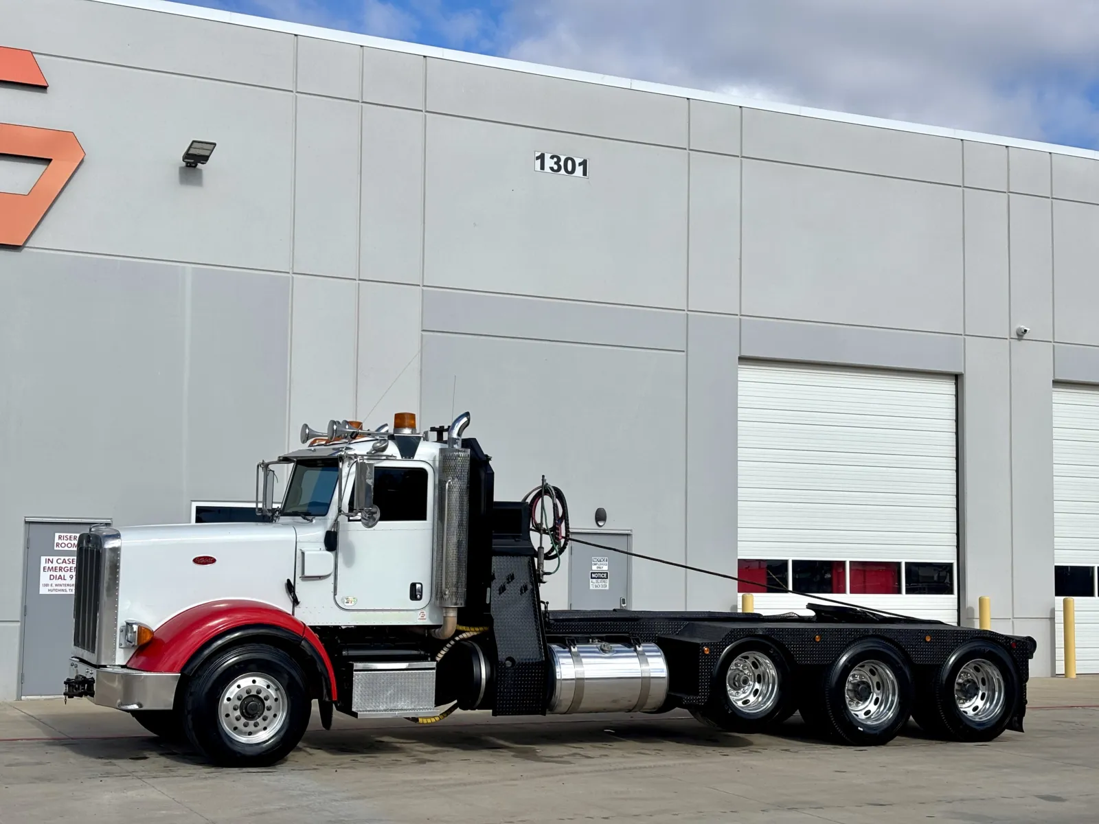 2012 Peterbilt - image 2