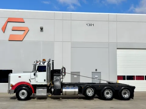 More photos of 2012 PETERBILT 367 at Forge Truck Centers - Texas, TX