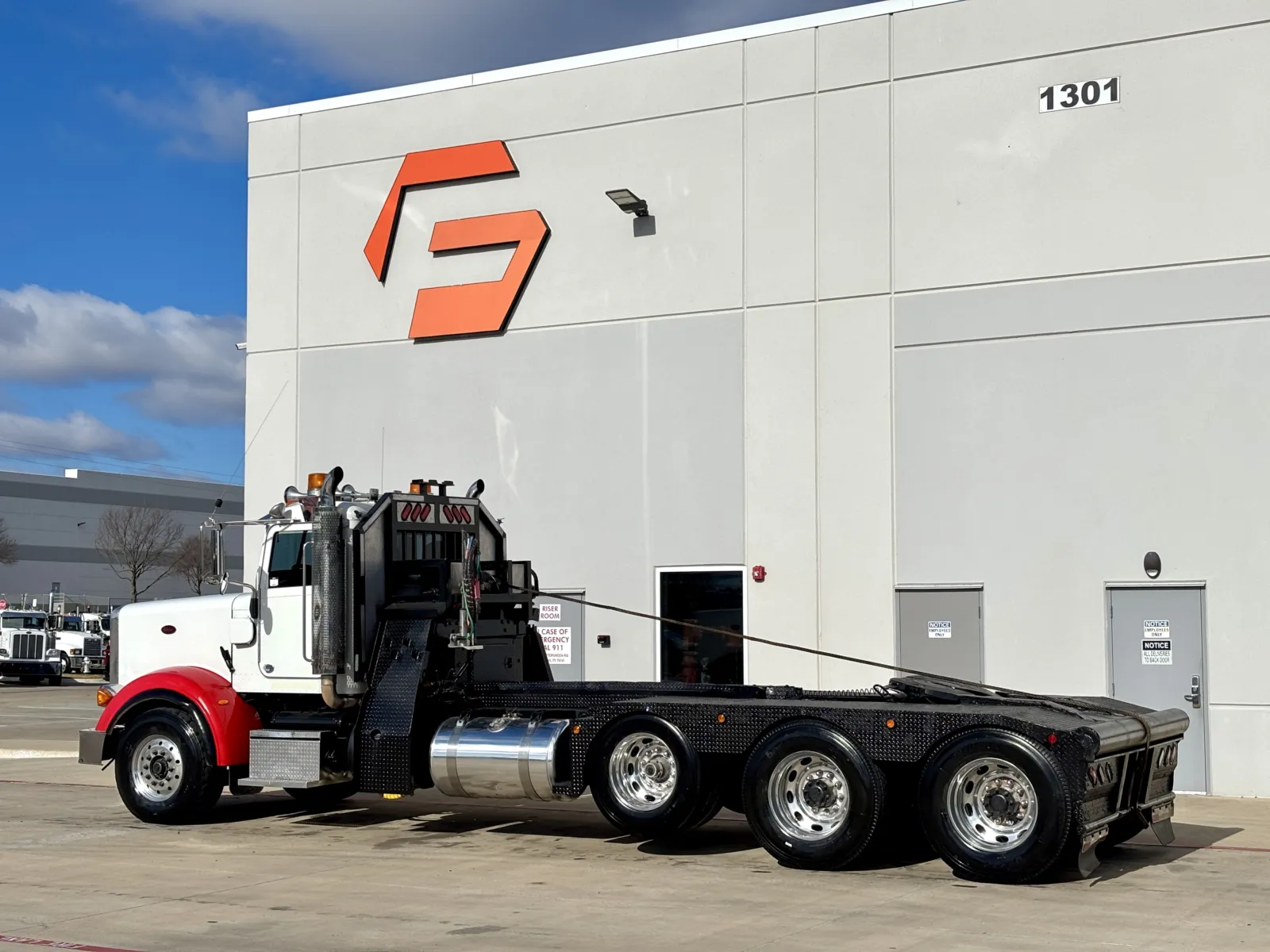 2012 Peterbilt - image 6