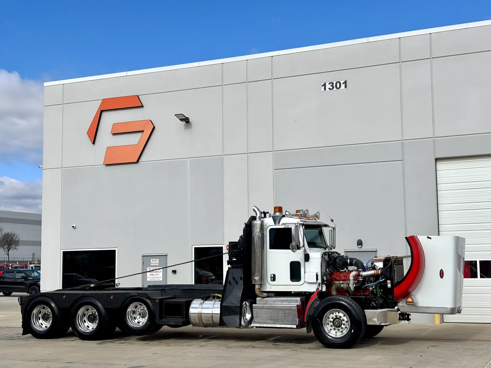 2012 Peterbilt - image 9