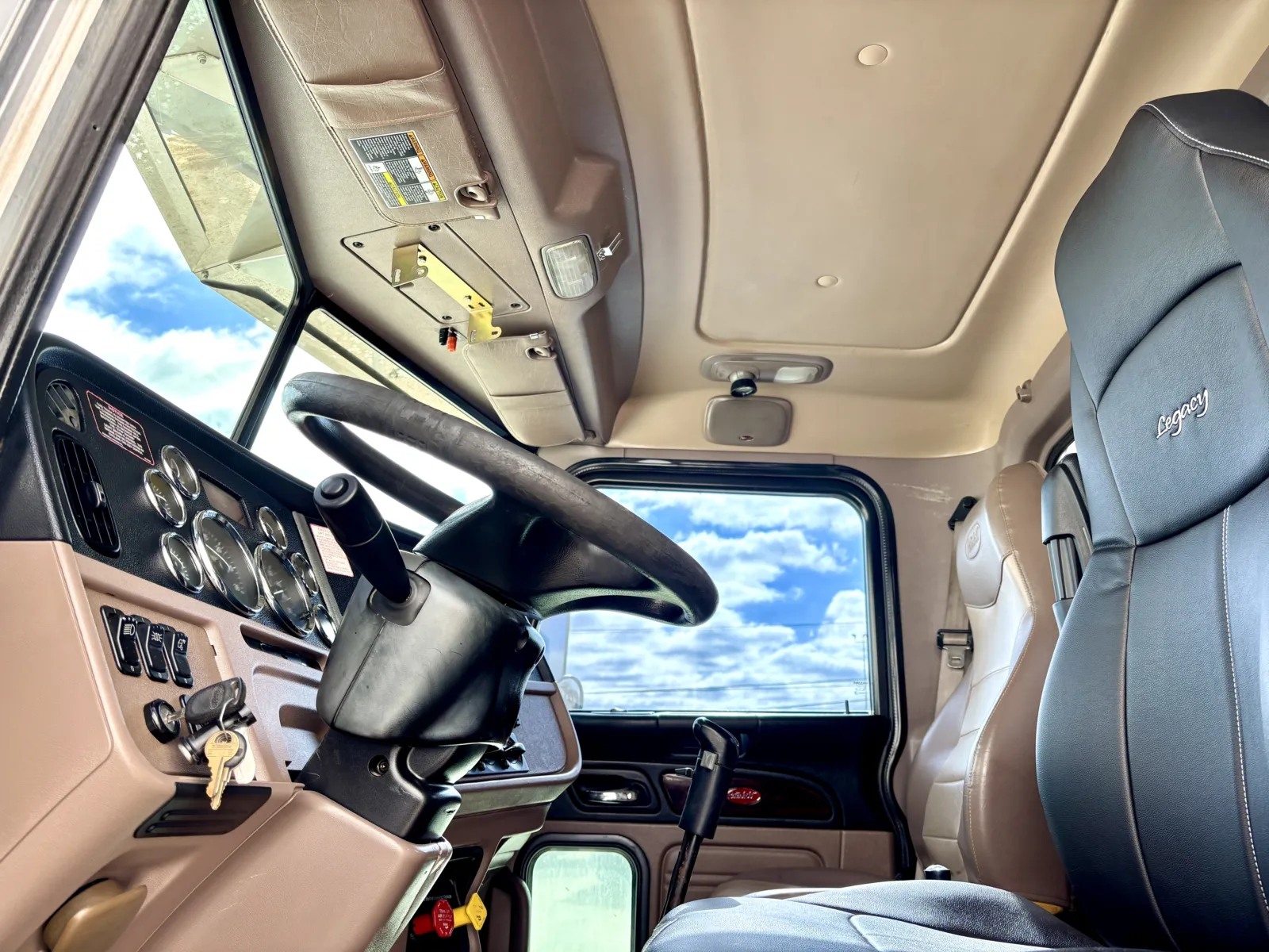 2012 Peterbilt - image 14