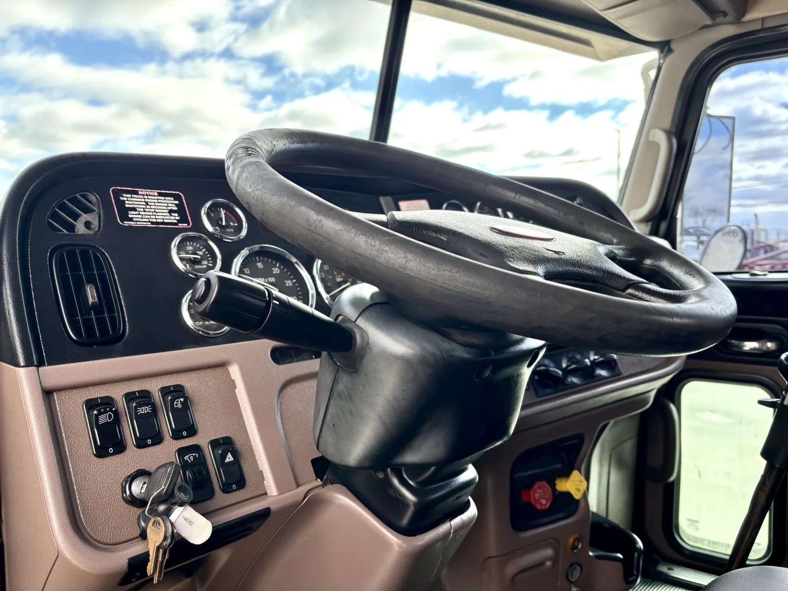 2012 Peterbilt - image 15