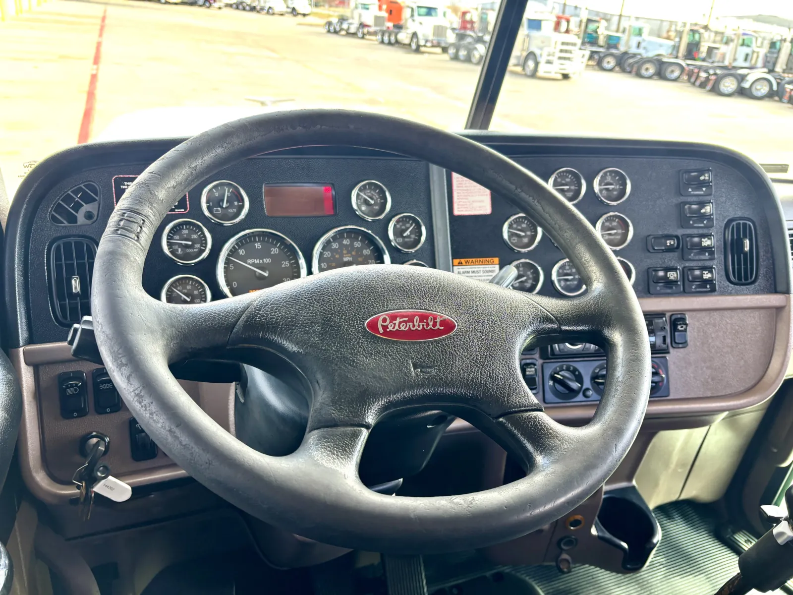 2012 Peterbilt - image 16